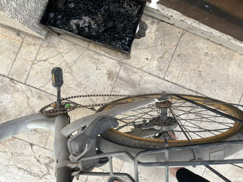 السلام عليكم بايسكل للبيع كلشي مابي بس يحتاجلك غسل تايرات جوبلس
سعر 50 
***********
