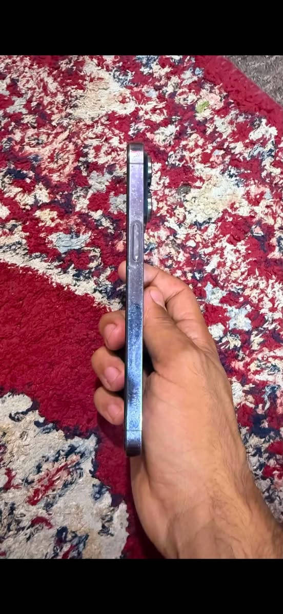 ايفون 14 برو ماكس بطاريه 85.  جهاز نضيف دبل سيمكرت ذاكره 256. سعر 800.      *********** المكان بغداد
