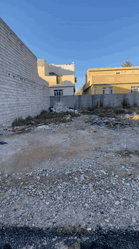 للبيع قطعه 110 متر  كافه الخدمات متوفره سند ٢٥   العنوان بغداد الراشديه 
للتفاصيل اتصال واتساب ***********
