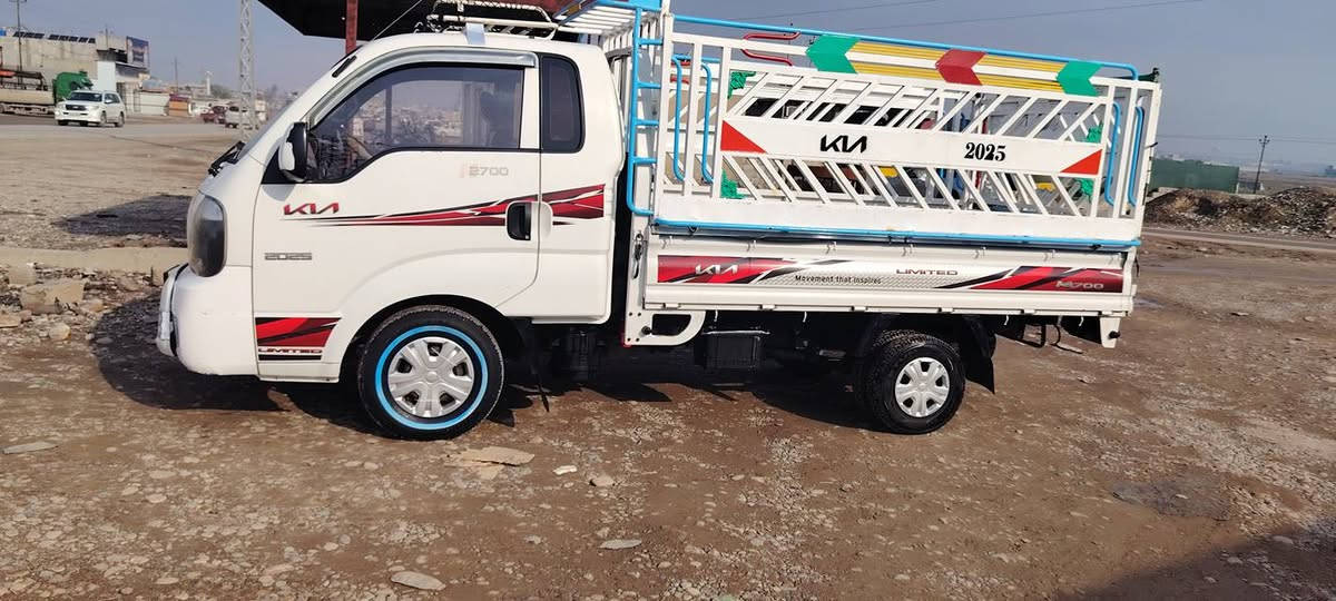 كيا حمل ٢٧٠٠ موديل ٢٠١٦ رقم بغداد شرعي شركاط شرط تحويل طخم تاير جديد امامي خلفي سياره جاهزه للشقل محرك شرط شاصي سليم السعر ١٢٥بيها مجال بسيط رقم موبايل ***********
