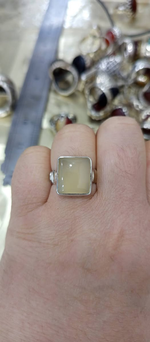 خاتم من العقيق اليماني الابيض فضه عيار ٩٢٥ صياغه يدويه عراقيه قطعه جميله جدا للاستفسار التواصل ع الخاص


**إذا كنت صاحب هذا الإعلان وتريد حذفه لأي سبب، رجاءا أرسل رسالة إلى الدعم الفني**