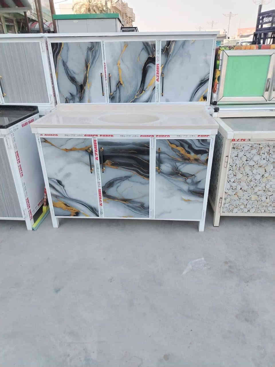 وصول وجبه جديده في مزاد لأخوين العنوان المفرق الطرق والجسور مقابيل العزات بن تجه رايح عليه المفرق السعر اب 270 وبي مجال للاستفسار *********** كونترات جديد متر ونص والسنك مترا و30 يتوفر الالوان
