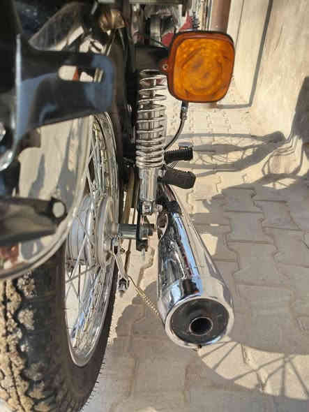 للبيع تعمير 25 اوراق اصولي شاصي 15 دراجه ما مفتوحه مكاني كربلاء حي العسكري هذا رقمي*********** والسعر1150 وبيها مجال 💸💸
