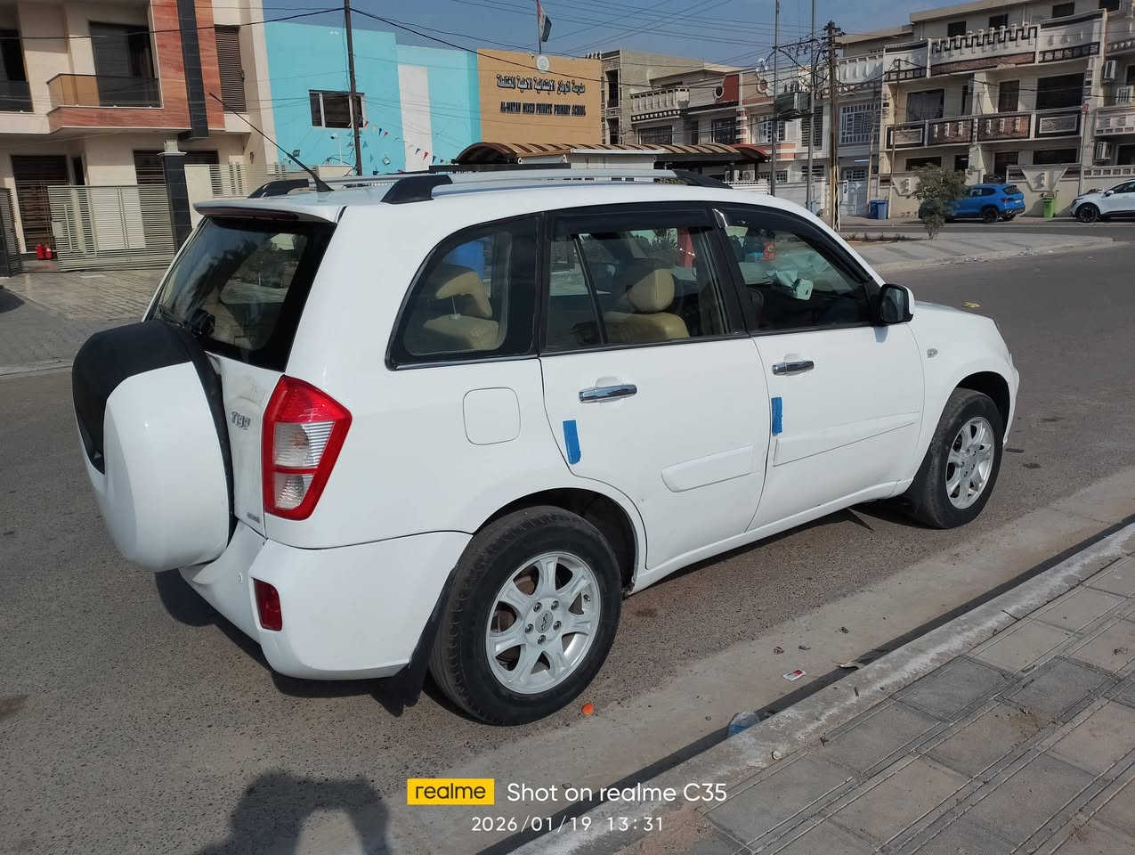 السلام عليكم سيارة تيكو ١٣ للبيع سيارة جديدة بلادية كاملة من كلشي ومواصفات التيكو معروفة كير كهربائي محرك ١٨٠٠ باسمي بالحقبقة احلا من الصور بغداد حي الجامعة سعر ٦١ موبايل ***********
