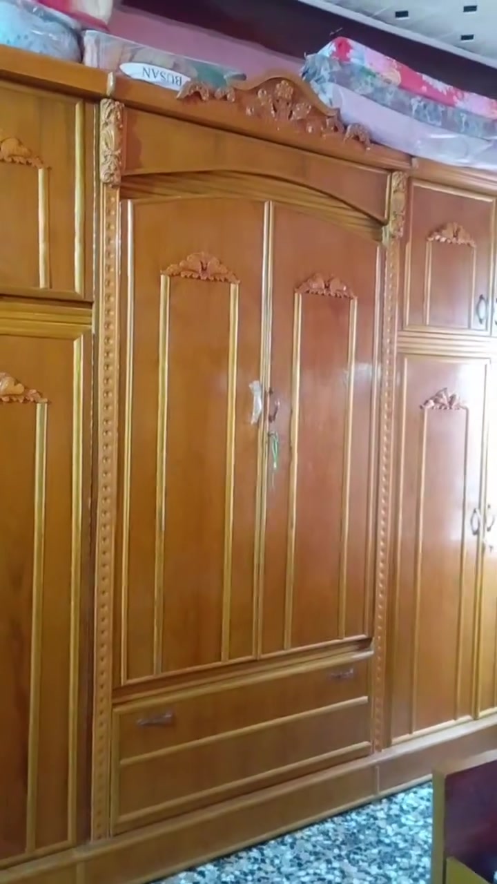 سلام عليكم غرفت اخشاب جديده صارله شهرين من جايبه،مليون و600 المكان بابل ابو غرق الوصط الشراي يجي خاص السعر ب مليون و 200 الشراي يجي خاص يتصل هاذه رقمي ***********
