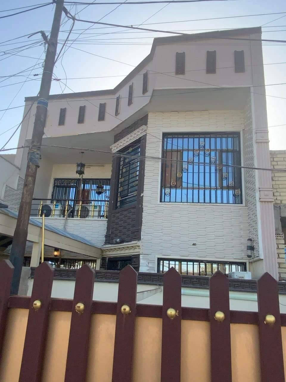 دار للبيع // الموقع بغداد // حي العباس/ خلف محطه وقود حي العامل الدخول مقابل كليه الرشيد من الطريق السريع // المساحه 150 متر // الواجهه 7.5* 20 // الدار طابقين كامله // الطابق الاول صاله ومطبخ وغرفين نوم وهول داخلي وحمامين // الطابق الثاني 3 غرف نوم وحمامين // يوجد سطح في الطابق الاول وسطح في الطابق الثاني يحتوي بناء غرفه مخزن سندويج بنل // بناء عام 2013 // مع اثات يحتوي غرفتين نوم حديثات مع كاونتر مطبخ حديث جدا جدا // شارع عريض
دار للبيع // الموقع بغداد // حي العباس/ خلف محطه وقود حي العامل الدخول مقابل كليه الرشيد من الطريق السريع // المساحه 150 متر // الواجهه 7.5* 20 // الدار طابقين كامله // الطابق الاول صاله ومطبخ وغرفين نوم وهول داخلي وحمامين // الطابق الثاني 3 غرف نوم وحمامين // يوجد سطح في الطابق الاول وسطح في الطابق الثاني يحتوي بناء غرفه مخزن سندويج بنل // بناء عام 2013 // مع اثات يحتوي غرفتين نوم حديثات مع كاونتر مطبخ حديث جدا جدا // شارع عريض
20 مقابل ساحه الرساله
            للتواصل واتس اب    
            ***********
