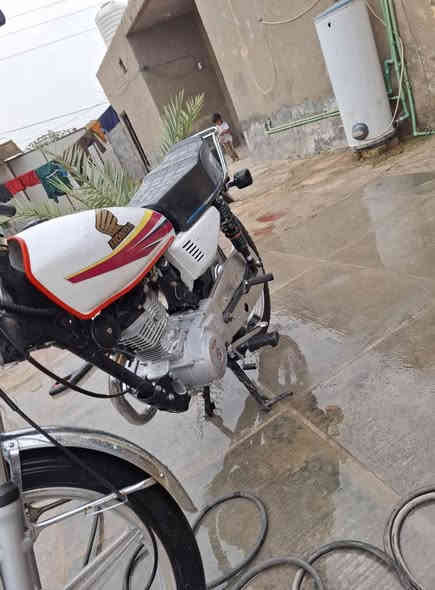 دراجه يراني هوندا موديل 2019 مجفته ستوه محرك 125 وراق صوليه  السعر 475مكان الديوانية قضاء الشاميه  هاذه رقمي ***********
