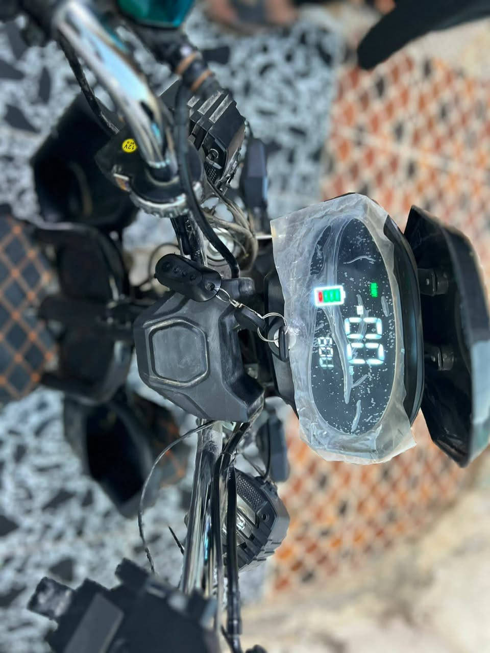 السلام عليكم ورحمة الله وبركاته 
ماطور شحن للبيع 
بطارية عدد 6 
مستعمل شهر واحد فقط نسبة نضافتة  100%

للتواصل والأستفسار ‏ ‪0783 354 5929‬‏
