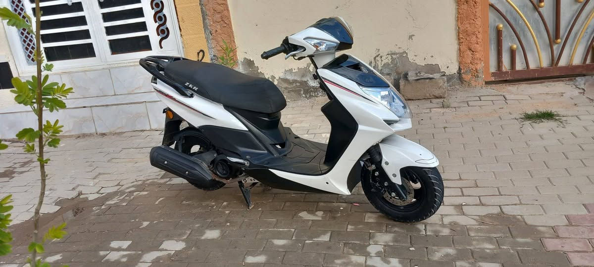 دراجه سكنس نظيفه جدآ كفاله عامه كلها شغاله وكلها بلادي بعدها بوضع المعرض والنظافه موضحه هاتف ***********
