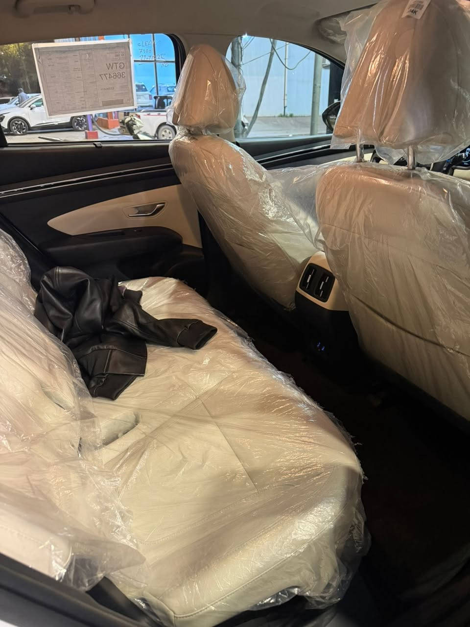 توسان 2024 بيع فقط 
ماشيه 30 الف (وارد خليجي ) كلين تايتل 
محرك (2.0) اربعه سلندر 
رقمها (اربيل) 
السياره جاهزه من كلشي وجديده وكلشي موضح بصور 
جميع الملاحضات مذكوره في الصور توجد رصعات في القماره بسبب النقل وليس حالوب عدد ٦ 
السعر : 20.500$ 
تواصل : *********** بي واتساب 
مكاني نجف
