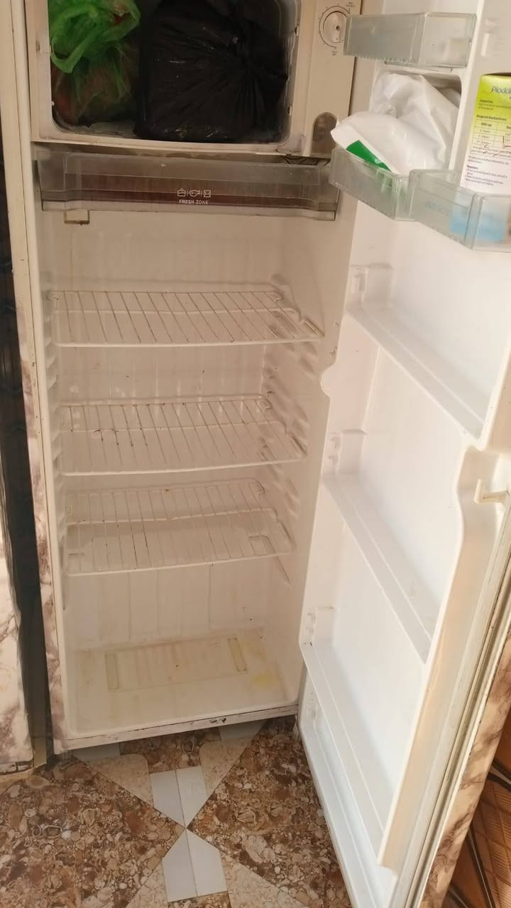 مكلفه بلنشر موجود ثلاجات للبيع عنوان رمادي سعر كل وحده ١٢٥ بيها مجال


**إذا كنت صاحب هذا الإعلان وتريد حذفه لأي سبب، رجاءا أرسل رسالة إلى الدعم الفني**