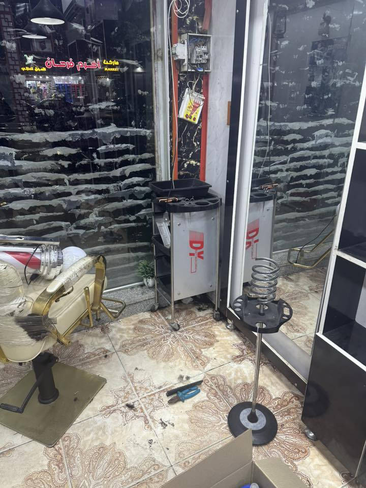 للبيع عربانه مرايات اثنين كراسي ثنين نضافتهن٩٥مسطبات اثنين  اخوان الغراض جدد بس صار فتره متروكات كلهن اتراب ***********
