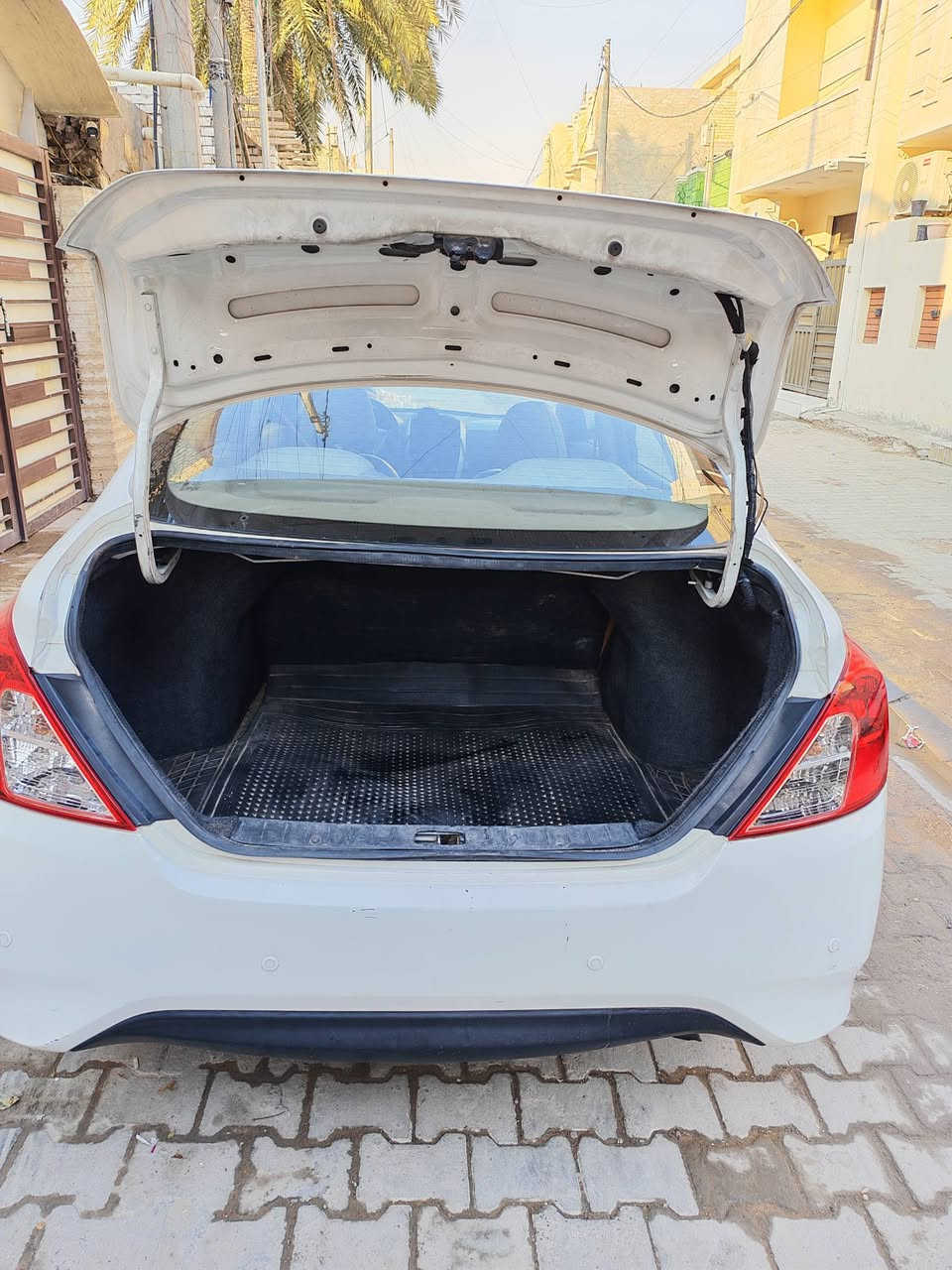 🚗 للبيع | سني هندي – مشروع وطني 🇮🇶
📍 الموقع: بغداد – الحرية

📞 للاستفسار: *********** (اتصال & واتساب)

🔹 المعلومات العامة:

رقم: بغداد

الموديل: 2019

السنوية: نافذة لغاية سنة 2029

الممشى: 69 – 70 ألف كم

الاستخدام: سيارة بيت (غير مستخدمة كتكسي)

العداد: حقيقي – أمانة الله

⚙️ المواصفات:

تحكم ستيرن

حساسات خلفية

سويج ريموت عدد (2)

إيرباك

حساسات تاير

مانع انزلاق

سباير بلادي

تخم تاير

🔧 الصيانة والحالة:

كير ومحرك مكفولين من الفتح

دهن محرك وگير كوري وكالة (تبديل ضمن المواعيد)

بلكات ونوزلات – صيانة دورية

صدر مكفول شغل درجة أولى

🛋️ الإضافات والديكور:

دوشمة كشنات جلد + أرضية جلد درجة أولى (للحفاظ على الدوشمة الأصلية)

شاشة أندرويد

كاميرا خلفية

الراديو الأصلي موجود

🎨 الملاحظات:

بيها تعديل بارك + صبغ ورصعة

توزبعها بين الصفحتين

💰 السعر: ١٠٢ ورقة

🔻 بيه مجال للجادين

📲 الاتصال أو واتساب متوفر
