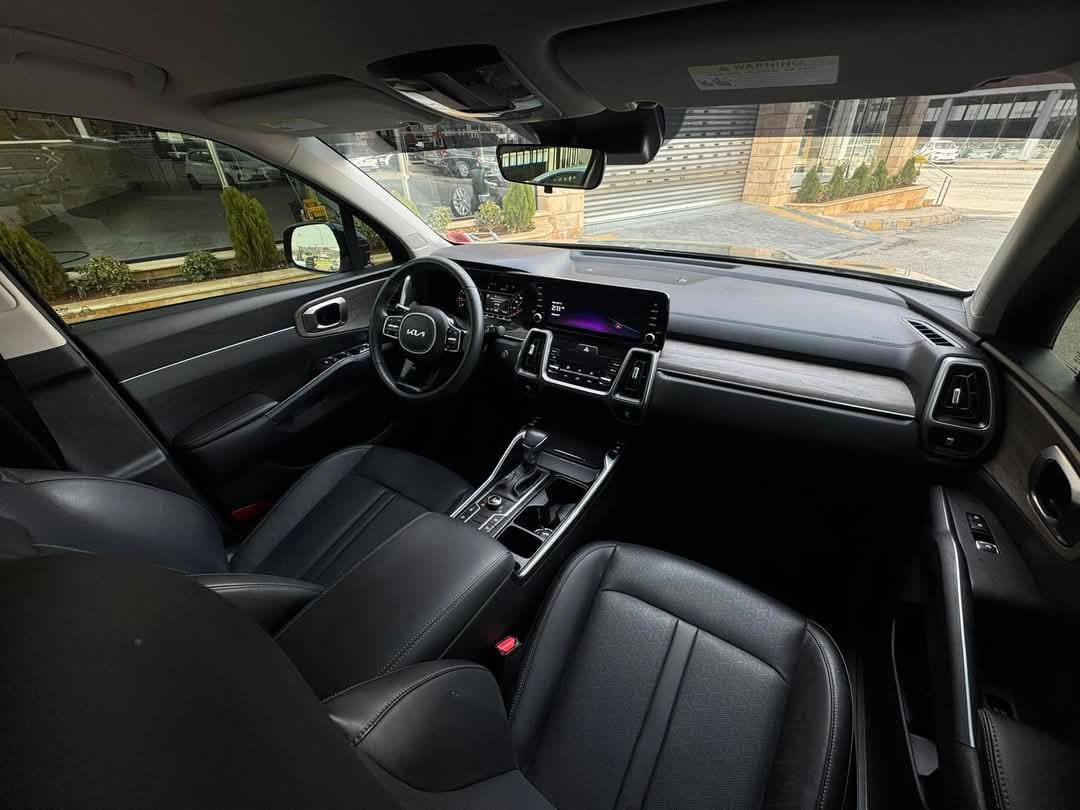 كيا سورنتو 2023 سعة المحرك:- 2.5 اللون:- زيتوني  
المسافة المقطوعة :-000 26 mi 
عدد المقاعد :- 7 مقاعد 
مواصفات السيارة :- X Line 
* شاشه كبيره 
*كراسي كهرباء   
*وَيْل 20
*فرش جلد اسود 
*كامره 
*حساس تجاوز 
*بصمه

🛑 السعر سوي تعليق يصل مباشرة 🤖 

*حساس خلفي  
*تشغيل عن بعد 
*لايت زينون 
*اشاره بالمرايا
بدون رقم السيارة دخول جديد
 العنوان بغداد الغزاليه

رقم صاحب السيارة 
***********
