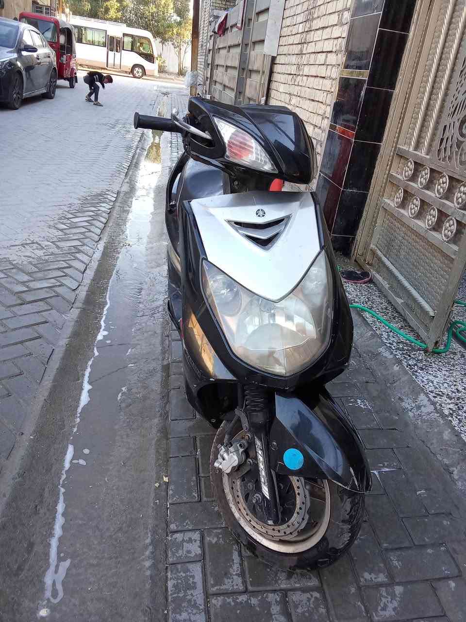 السلام عليكم 
سكنس فحل  خطين طلاعات 
دراجة جديدة مامفتوحة شلعه معدل كلجات جديدة
 زوج تايرات جدد 
 عداد الكتروني 
عليهة ادامة كاملة ( دهن بلك نوزل ) جدد 
مكاني بغداد الجديدة 
سعرها 575 وبيها مجال 
***********
