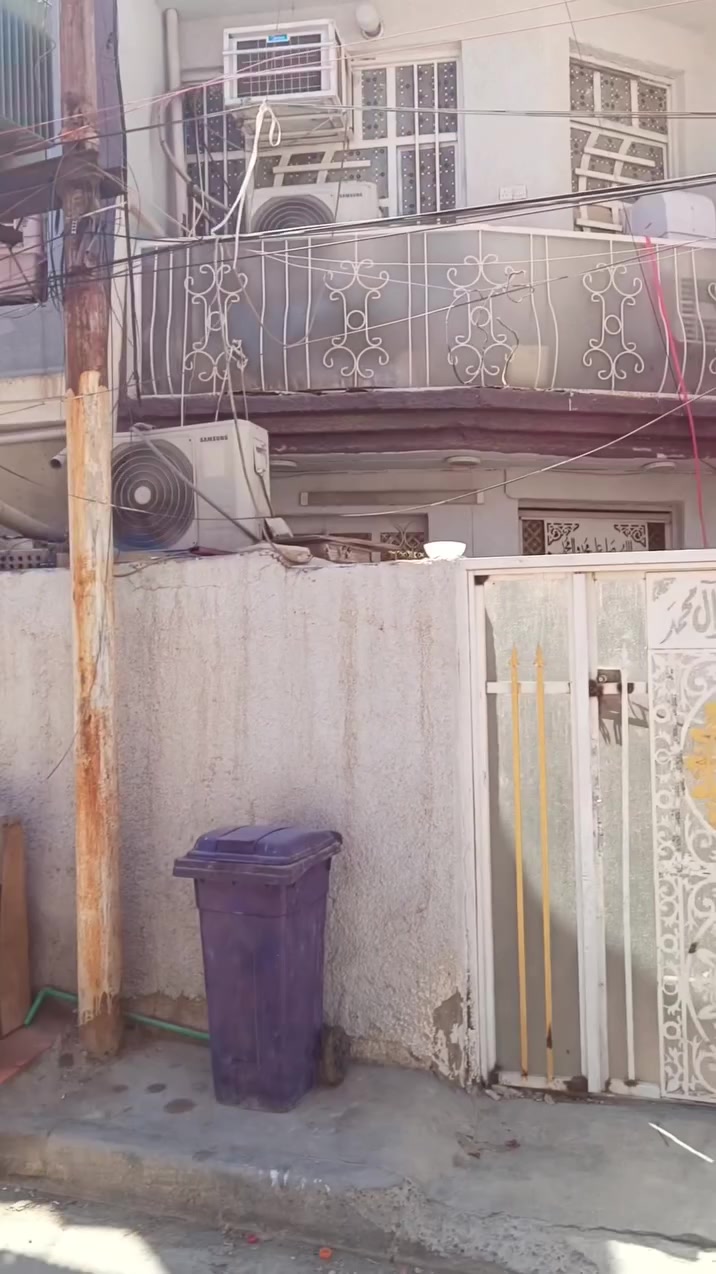 السلام عليكم بيت مساحه 63متر امانه مصفر استقبال ومطبخ وصاله وغرفة نوم طابق ثاني العنوان الكفائات الفرع مقابيل مطعم ميلانو كامل خدمات السعر خاص او اتصال ع الرقم ***********
