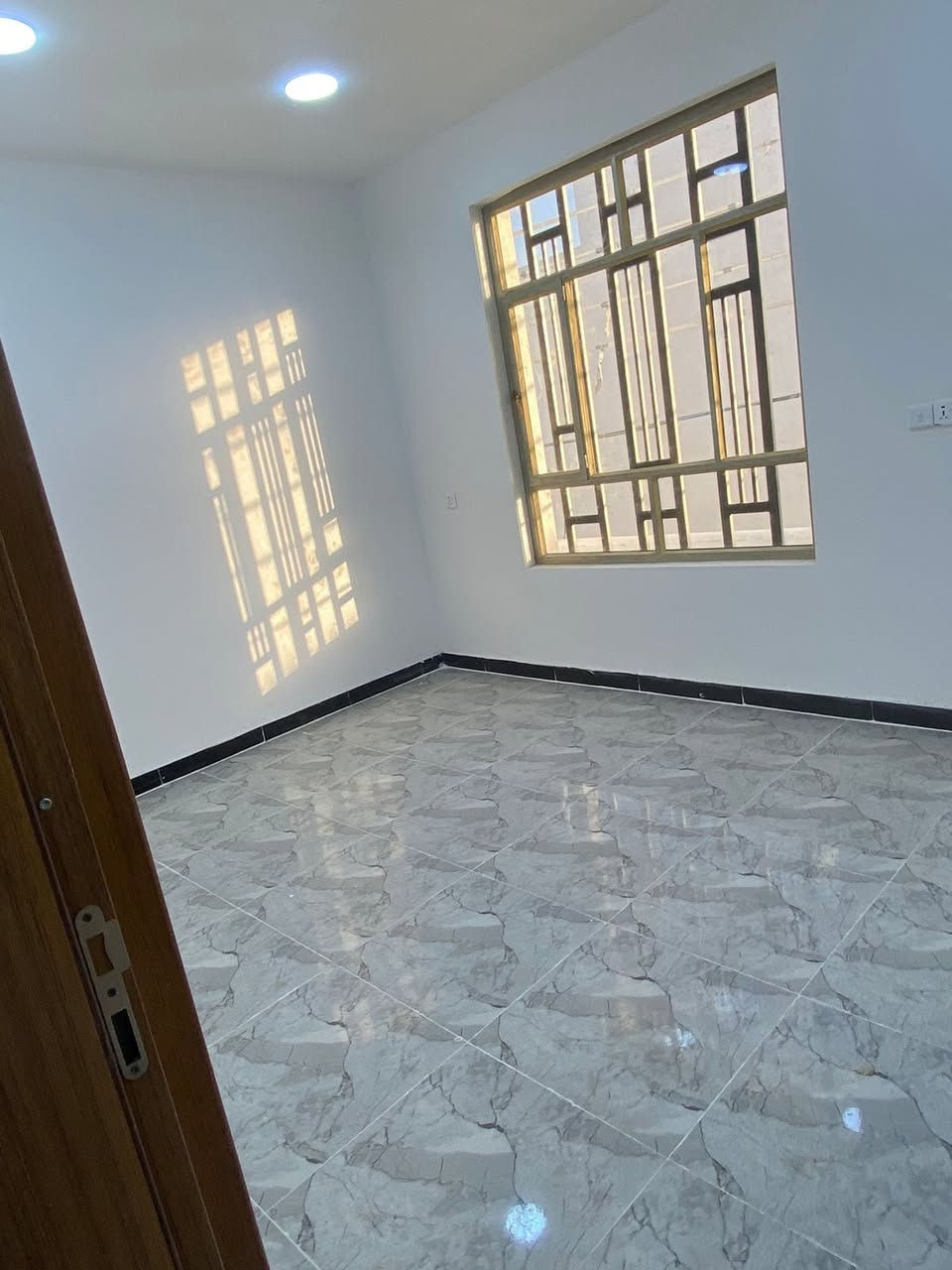 مشتمل للبيع المساحه ٥٠ م البوعيثه مجمع السلطان الثالث تنازل شركه مباشر واقرار قاضي يحتوي على غرفتين نوم وصحيات واستقبال وصاله ومطبخ بناء زيرو غير مسكون
محمد الحامد للاستثمار ولتطوير العقاري
*********** واتساب

