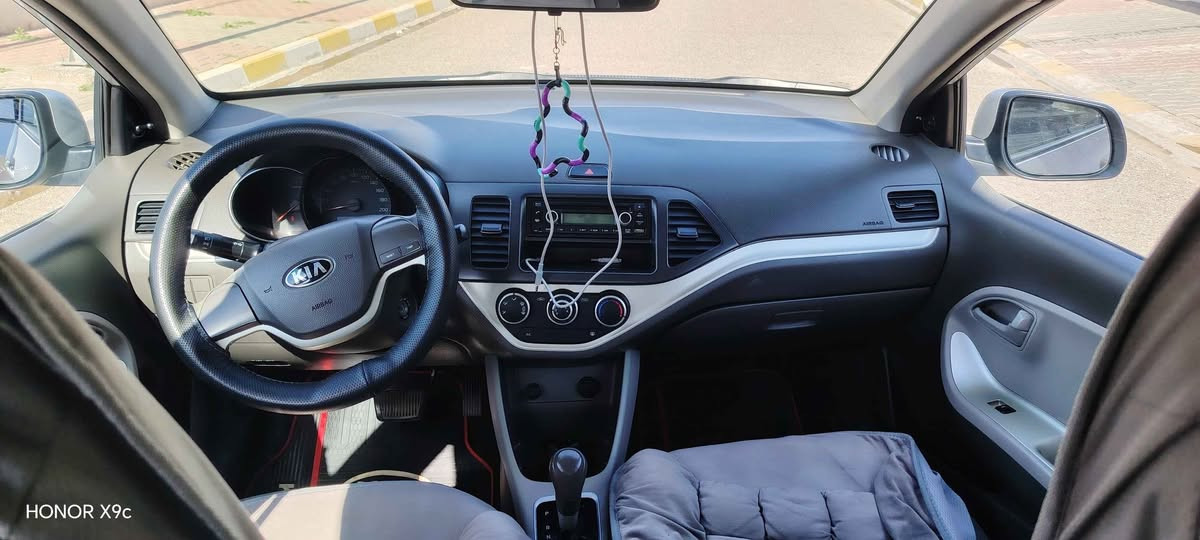 السلام عليكم سياره كيا بيكانتو للبيع موديل 2016و السياره عل وضع الشركه السعر 98$  بيها مجال بسيط سياره باسمي رقم سليمانيه هزه جديد سنويه لحد 2030 ( لبيع او مروسة باكسنت موديل 19 او 20)/ مكلف بنشر اني  الرقم صاحب السيارة  *********** كركوك, العراق
