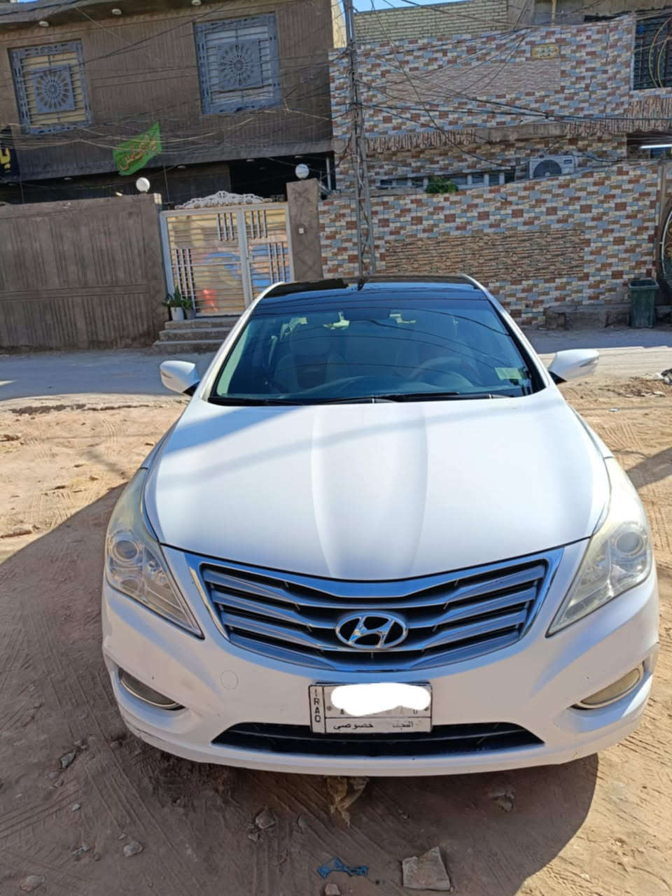 السلام عليكم 
1 ازيرا 2014 
2 مكفوله كفاله عامه بيه سونار 
3 ماشيه 134 الف 
مكينته 3000 المرغوب 
المواصفــــــــات
. تشغيل بصمه 
. بصمه ابواب
. ترحيب
. مري شفط
. حساسات خلفيه
. تدفئه كشنات الاماميه
. المقاعد الاماميه كهربائيه 
. بردات خلفيه
. برده خلفيه كهربائيه عند الرجوع تنزل 
. مانع انزلاق 
. مثبت سرعه 
. الجام اوتو السايق ولصدر 
. المقاعد جلد لون قمردي
. بنوراما 
.  رقم نجف مميز 

سعرها 130 وبيها مجال حك الجيه مكاني نجف
***********
