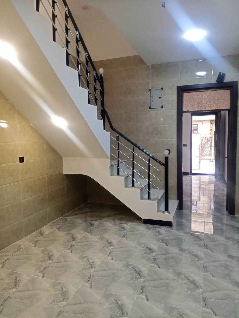 السلام عليكم ورحمة الله وبركاته 75 م للبيع بناء جديد فول الفول تحت اشراف مهندس بناء درجة اولا جمال +جودة عالية في التصميم والبناء+ موقع جيد + خدمات متكاملة المكان حي الجهاد الديوان في محافظه بغداد للستفسار وتواصل *********** ابو العز *********** ابو كمال سعر مناسب
