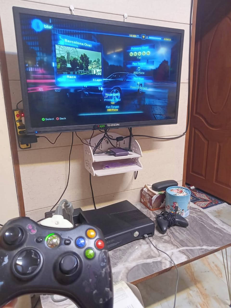 جهاز Xbox 360 مستعمل للبيع
نظيف مثل ما مابين بالفيديو والصور 
🎮 ويّاه:
يده أصلية وايرليس (Wireless)
وياه 3 بطاريات وشاحنتين
ويده ثانية الجهاز مهكر والرام 250 جيجا
 الألعاب الي بيه 16 
مكاني بغداد حي الإعلام 
 السعر 110 ويوجد توصيل 
رقمي ***********
