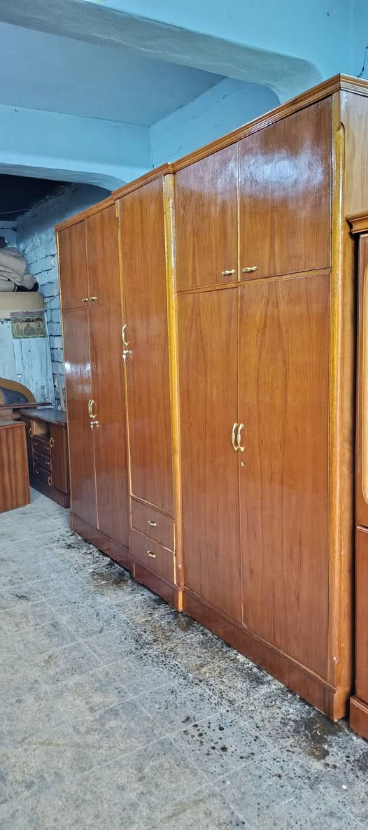 غرفة٥ باب ملحق صاج شغل ثقيل جدا نظيفة جاهزة السعر 575تواصل خاص ***********
