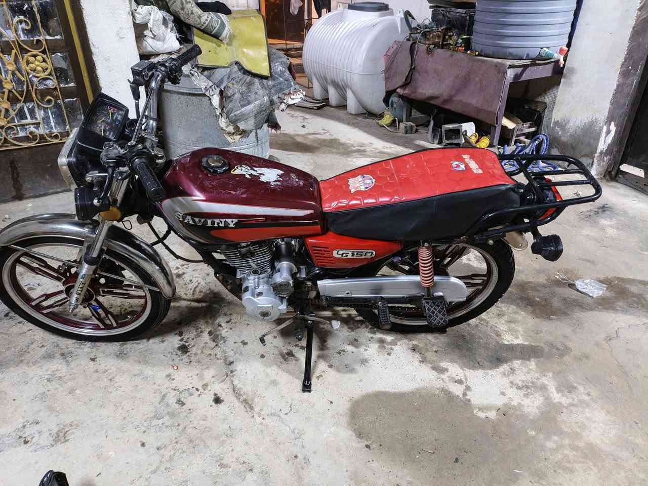 سلام عليكم دراجه للبيع 5كير مكينه ما مفتوحه وراق كامله كهربيات شغاله تايرات جديد يرادلهه ترتيب بصيط باتري هابط مكاني بغداد جسر ديالى الكرغوليه بقرب مول المراء سعر 350وبيهه مجال حك لجيه ***********
