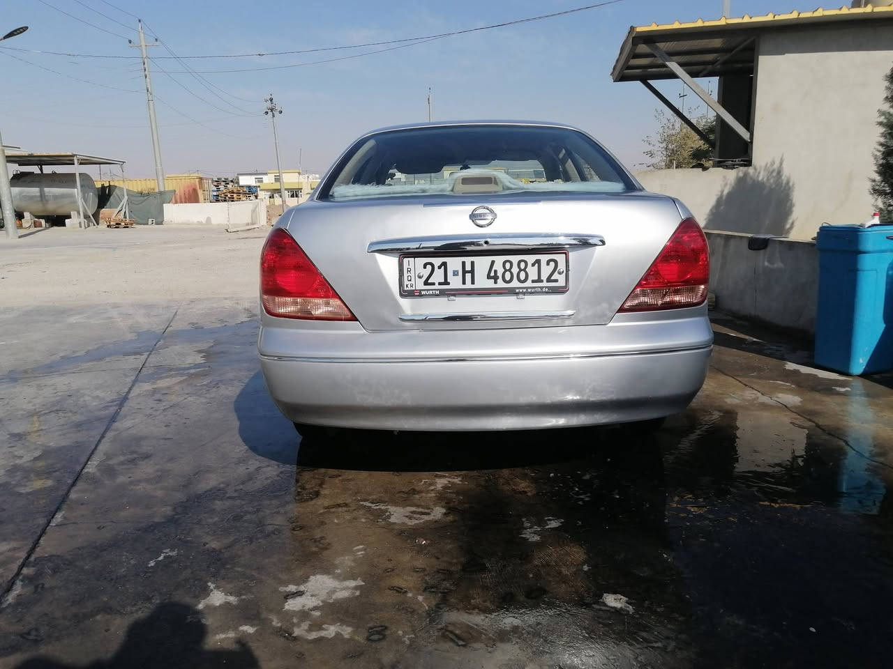 سەنی ٢٠٠٤
مەکینە ١٦

گێڕ و مەکینە بێ عەیب

سەنەوی تاکو ٢٠٢٨ تازەیە

یەك قەترە ڕۆن کەم ناکات بیلاد سلڤەر

تەکسی خۆم بووە کردوومەتەوە بە سلڤەر

تەبریت لەسەر سویچ

هەیکەلی وەکو شوشە وایە

پێشی هیچی پێوەنییە تەنها بستێکی لای چەمەلوغی سایەقە، تەنانەت شوێن دەبەی ئاوەکەشی ساغ و سەلامەتە دوای قرچێکی هەیە.

سعر ٥٧ وەرەقە و کەمێک مەجال

***********
