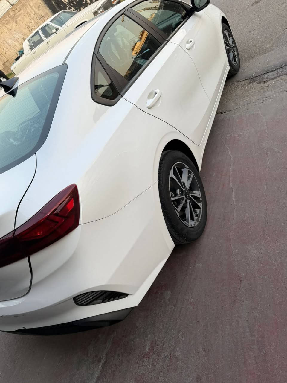 سلام عليكم للبيع كيا فورتي موديل 2023 ماشيه 40 ميل سياره جديده وحلوه نص مواصفات شاشه ويل كب محرك 2.000 دوش رقم بغداد بااسمي حره ضررها قطعتين صبغ بدون دواخل بدون شاصي بدون لغد بدون نقص مكاني بغداد الغدير قرب الضريبه للاستفسار ***********
