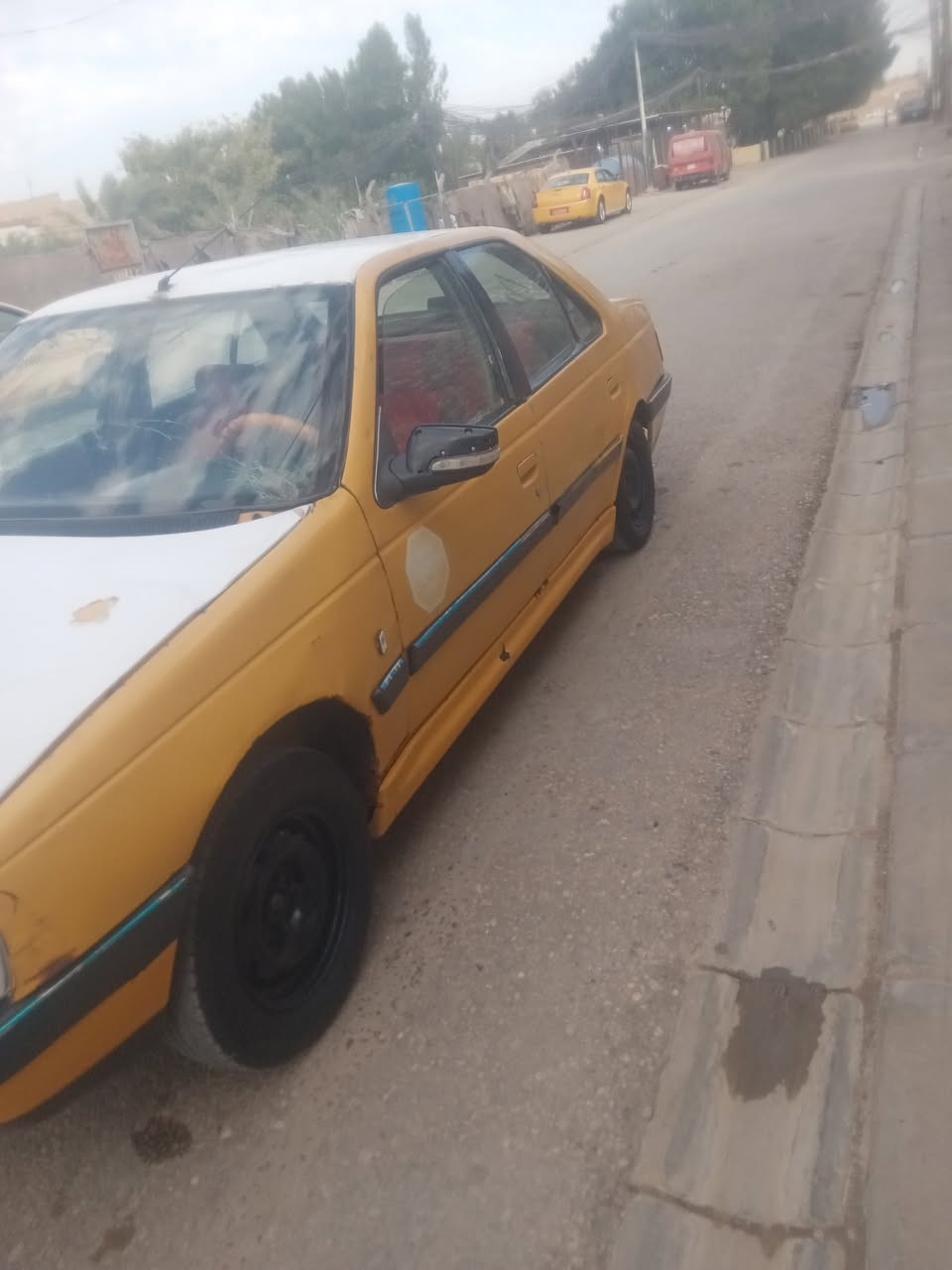 السلام عليكم سياره بيجو 405 لبيع 2010 مكاني النجف سعره 15 وبيه مجال مكينه وكير جدد رقم تلفوني ***********
