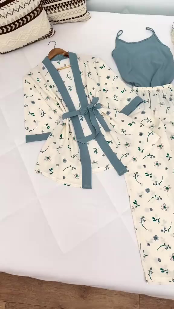 تراك ثلاث قطع❤‍🩹
خامة فانيل صيفي
38-40-42-44-46


**إذا كنت صاحب هذا الإعلان وتريد حذفه لأي سبب، رجاءا أرسل رسالة إلى الدعم الفني**