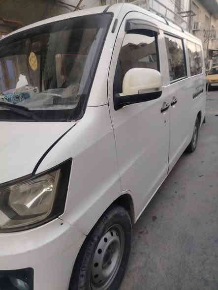 عندي سياره فاو خشفه لبيع السياره حره رقم انكليزي *********** مصفره من الهيئة وضريبه السعر ٤٧ وبيها مجال
