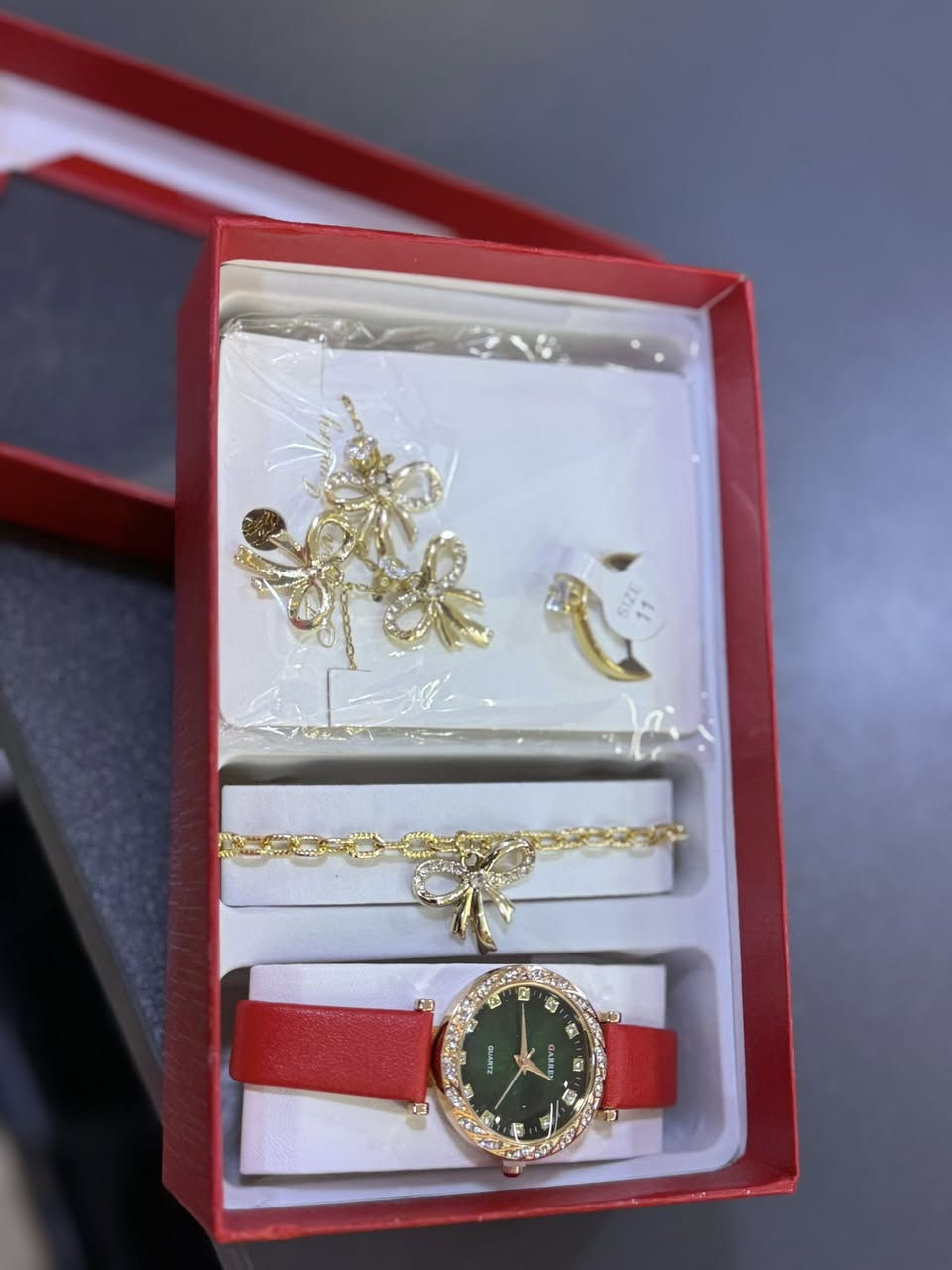 السلام عليكم 
تم وصول مسواك جديد 
بكج نسائي مرتب جداً 
مكتب جاسم للموبايل 
العنوان-ناحية- الزاب -قرية- شميط -محلات -الحجاجي
#جاسم***********
