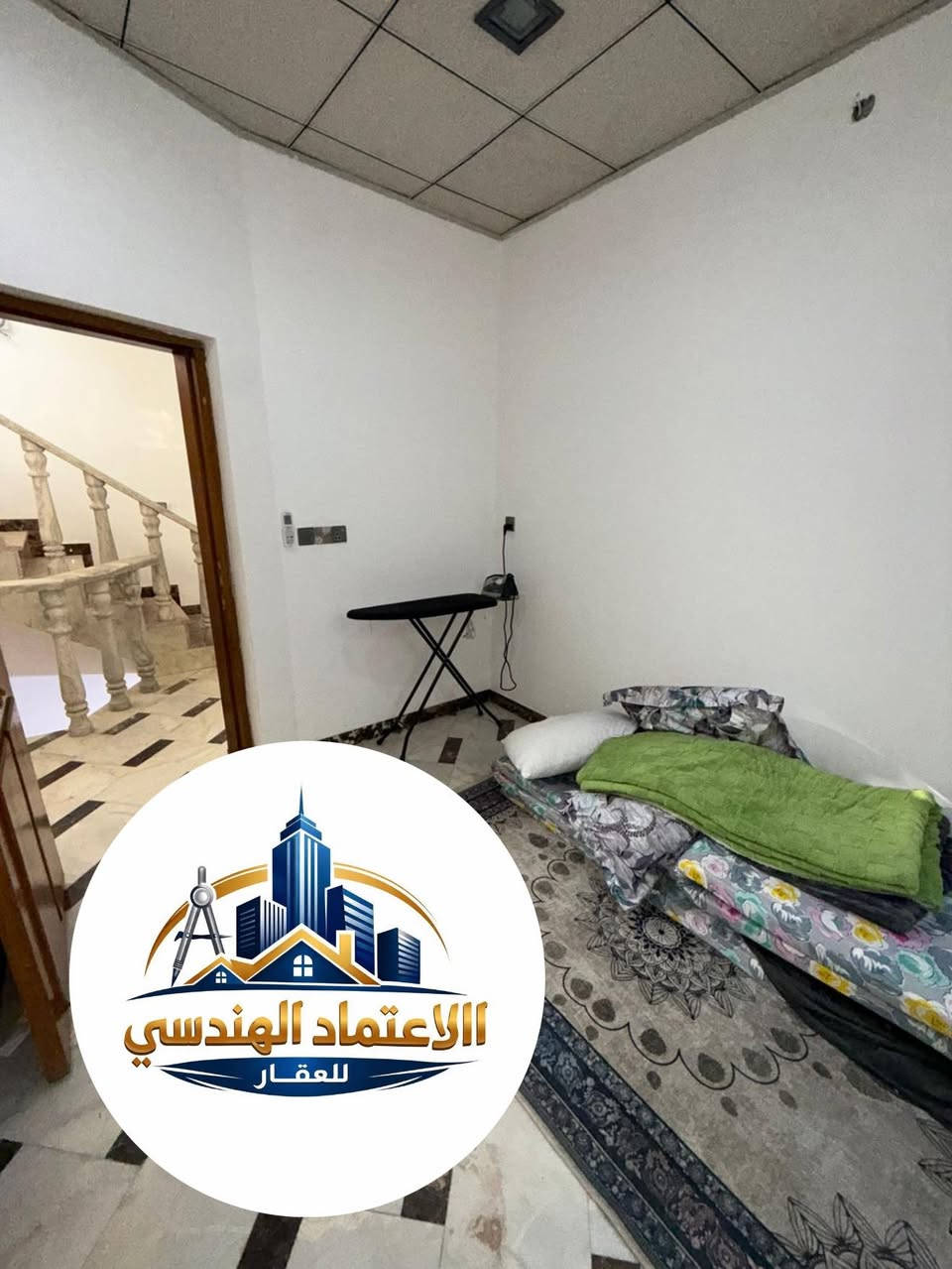 للايجار في السيدية لدى مكتب الاعتماد الهندسي للعقار
————————————————
#بيت مساحة ١٢٠م 
يحتوي الطابق الارضي على كراج وصالة مطبخ وصحيات
والطابق الثاني على غرفتين نوم وصحيات
والثالث بيتونة وسطح
———————————-
موقع مميز على شارع عرض 20—————————————- 
السعر.مليون وربع
———————————-
#ملاحظة :#يؤجر #بدون #اثاث 
——————————-
للاستفسار:***********📞
