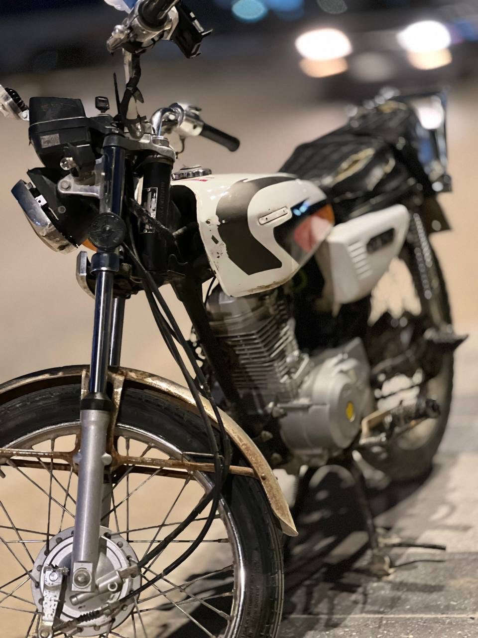 للبيع دراجه نامه امتياز اصولي مابيها اي نقص العنوان ناصريه مركز السعر 750 الرقم:***********
