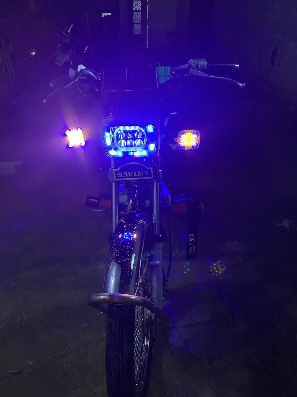 دراجه كلش حلوه ونضيفه حيل مجفته قبل سبوع مديل 19شناط فول كله شغاله تره حله من الصوره  سعره 425وبيه مجال هاذه رقمي ***********اتصل
