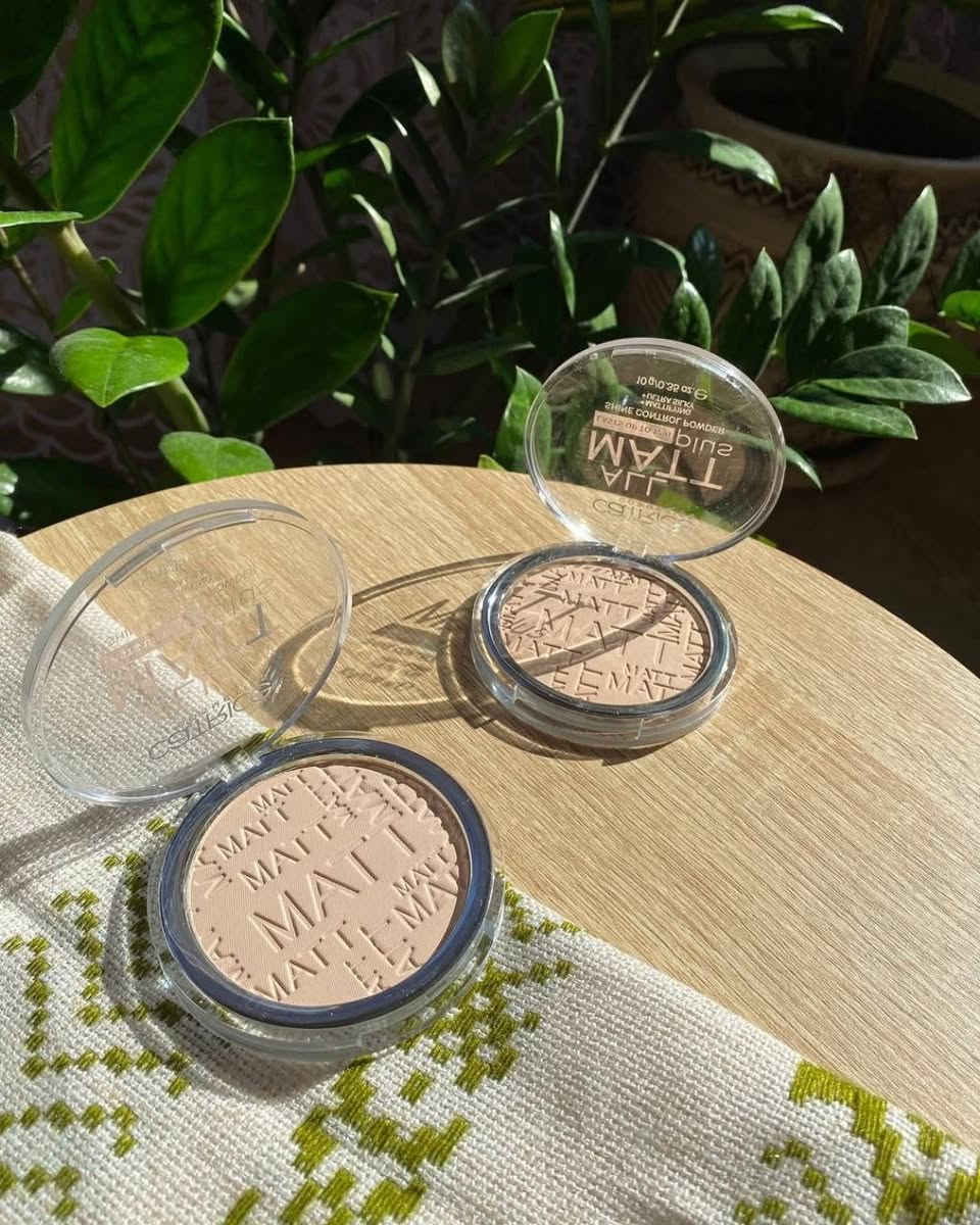 بودرة كاتريس بلس (All Matt Plus)
ೀ   🐰ྀི   ୨୧
بودرة مضغوطة للتحكم في اللمعان وتثبيت المكياج ✨
مثالية للبشرة الدهنية والمختلطة بفضل تركيبتها الخالية من الزيوت. 🥹
 تمنح مظهراً "مات" (مطفي) ناعماً يدوم طويلاً (حتى ١٢ ساعة)  🫶🏻
نباتية، خفيفة على البشرة، ولا تسد المسام
 خفيفة إلى متوسطة🌷
متوفر بدرجتين ‼️
للبشـرة البيضة 🫶🏻
للبشرة الحنطية 🫶🏻 المنشأ ايطاليا

توجد توصيل لجميع المحافظات العراق 🇮🇶🚚🚕للحجز والاستفسار يرجى التواصل عبر الخاص 📩💌توجد لدينا عروض خاصة وخصومات وهدايا 🎁😍


**إذا كنت صاحب هذا الإعلان وتريد حذفه لأي سبب، رجاءا أرسل رسالة إلى الدعم الفني**