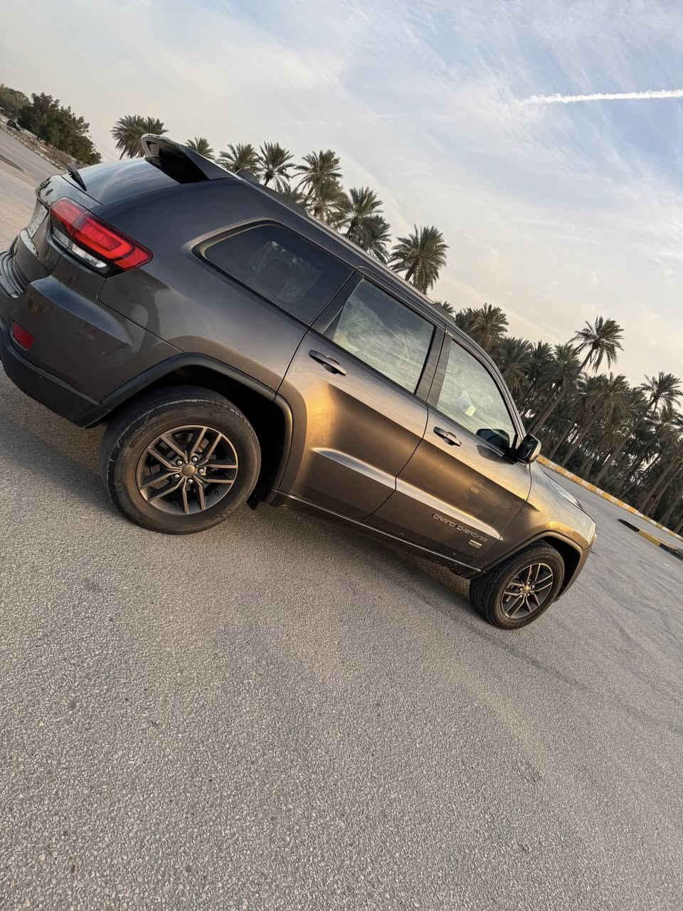 جيب كراند شيروكي العلامة الذهبية.
الموديل :2016 . (أمريكي )

المحرك : . V6. 3.6L . 

داخل اسود رقم بغداد بأسمي تحويل مباشر  

ماشية :91mi 

❌السيارة ضرر بنيد مبدل فقط + جاملغ الصدر صبغ وشويه من الباب الصدر  شبر او اقل  توحيد لون بدون ايرباك 

المواصفات :

بصمة ودخول ذكي وترحيب 

فتحة سقف سلايت 

ثلاثة أنظمة قيادة 

نظام ايكو 

ويل قياس 20 انج .

كير شفتر بالستيرن . 

كاميرا خلفية. 

شاشة كبيرة 10.1 أنج

المصابيح الأمامية زنون .

كشافات الضباب زنون .

تشغيل عن بعد .

الصندوق الخلفيي كهربائي .

مقعد السائق كهربائي .

المقاعد الأمامية تدفئة .

حساسات خلفية . 

بلوتوث تلفون . 

محدد سرعة . 

نظام التشغيل والإطفاء الاوتوماتيكي .

-

المكان / بابل .

للتواصل : ***********
