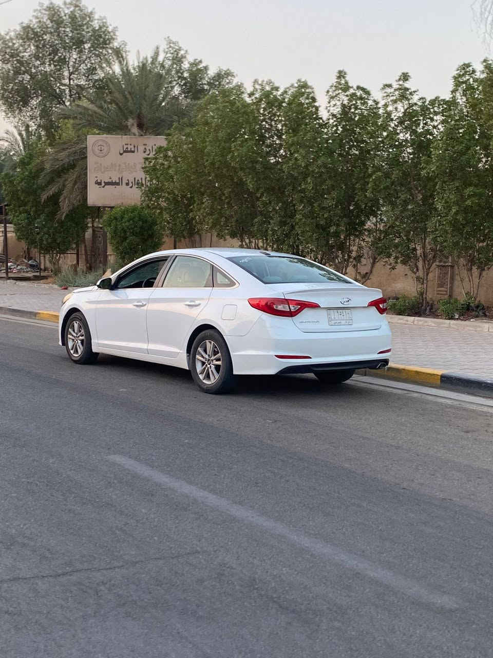 السلام عليكم 
سوناته 2017 مراوس 
وارد امريكي حادثهه خشم البنيد وخشم جاملغ الايمن فقط بدون كص بدون معجون بدون دواخل السياره خير من الله مكينه 2400 
 مكينه جديده انسه دوانز حط بانزين عادي وامشي ترايك وين ماتريد تخم تاير جديد تبريد ثلاجه تحكمات ستيرن ماشيه 170الفm مابيعلك اله تفحص رقم ذي قار مشروع وطني مراوس(( جارجر _ جيب _k5))انطي فرق  مكاني بصره  ***********
