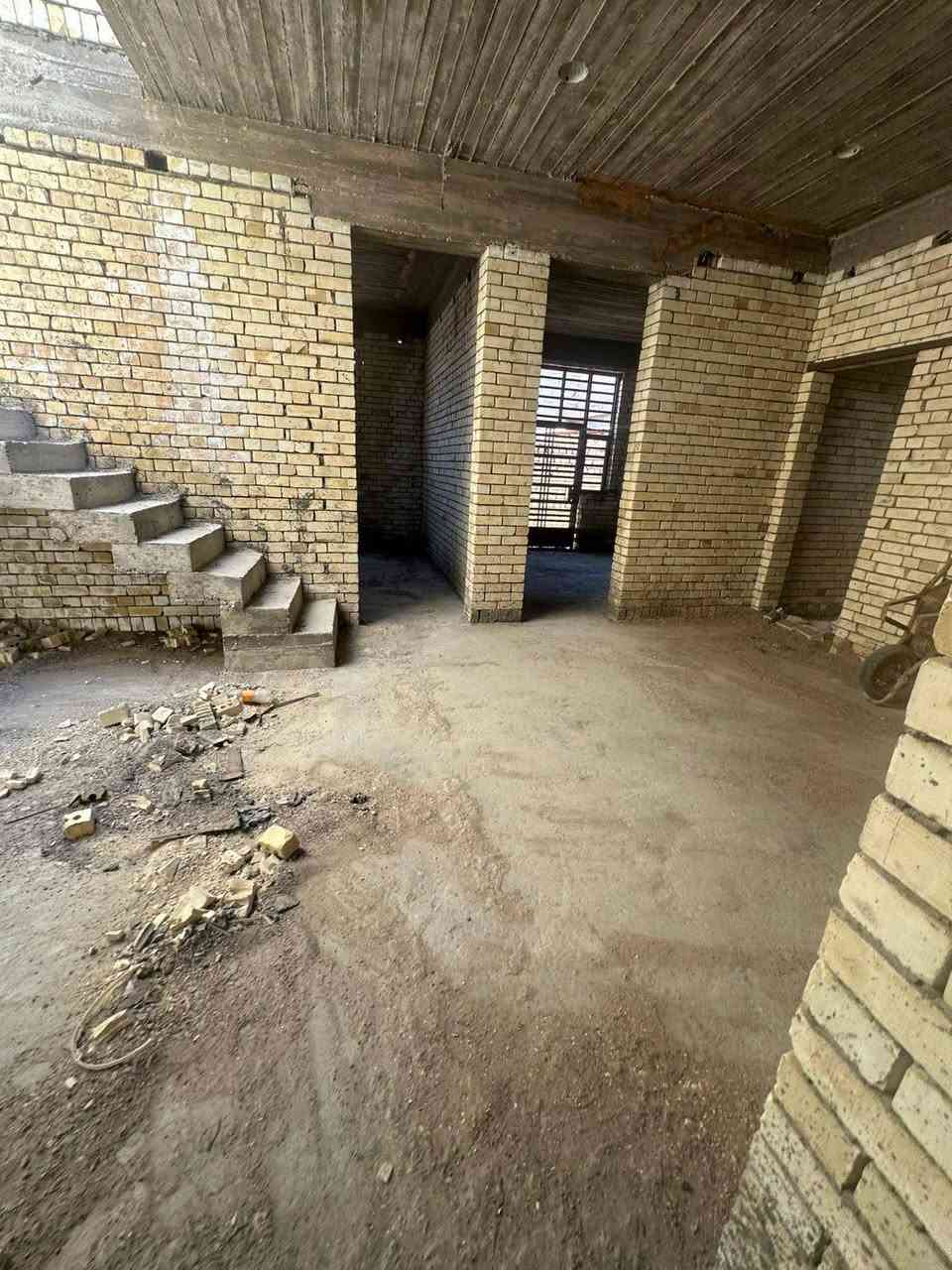 سلام عليكم بيت اللبيع المساحه 200متر موقع البيت دوانب 
مقابيل صورت سيد شارع حسن باتول 
شارع تبليط ماي وكهربا بلباب قاطين السعر والستفسارالنتصال 
عل رقم ***********
