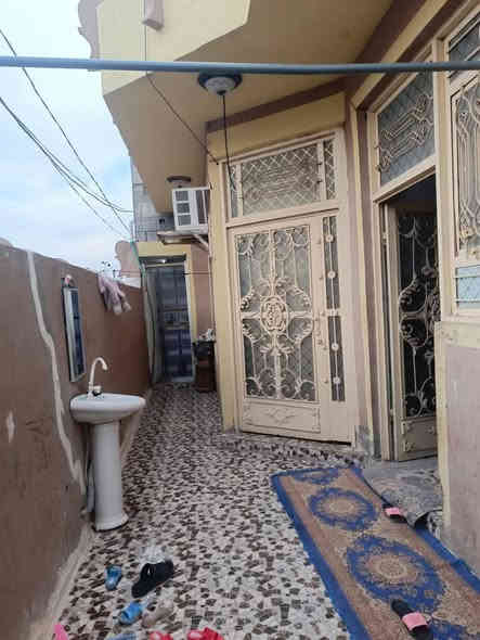 سلام
عليكم  عندي بيت بهرز حي الشرطه مساحه 100مربع وسند طابو زراعي قرار 25 
بناء حديث طابق واحد ركن على شارع 30 متر السعر 50
مليون من الرقم ***********
