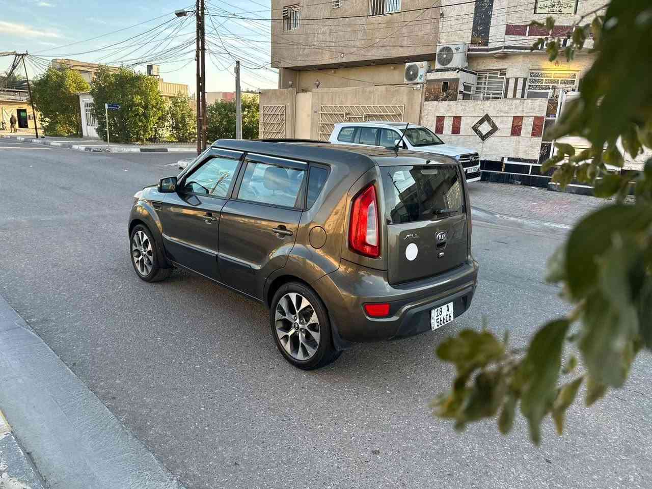 السلام عليكم *********** للبيع كيه صول وارد أمريكي موديل 2013 السعر (103) طخته جاملغ امامي وحافة بنيد مواصفات السياره فول 1/1 مكينه 2000 دوش فتحه بلقماره شاشه كبيرة كامرا خلفيه أشاير بلمري بصمة تشغيل بصمه ابواب تبريد بيانو دشبول لونين سماعات ان فن تي سبعه الوان كشنات جلد لونين ويل كب كروم 18 تدفئه كشنات مري شفط مثبت سرعه مكينه وكير وحداديه تبريد وتخم تايرات بحاله ممتازه جدا جدا رقم بابل انكليزي تحويل مباشر مكان سياره في كربلاء
