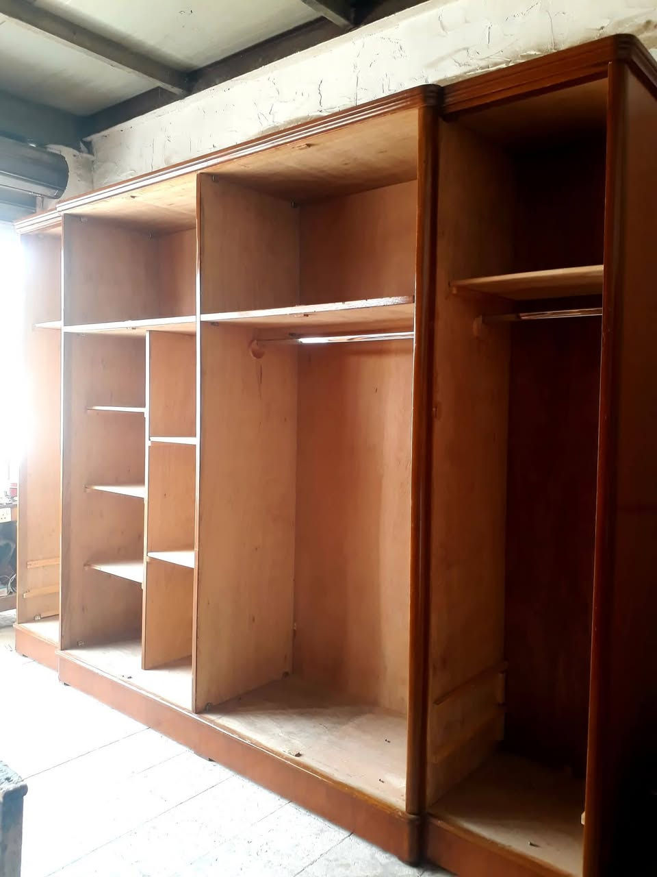 السلام عليكم غرفه نوم صاج داخل خارج شغل ثقيل تكمه ست ابواب ملحق اربع مجرات بلقنصور نظيفه جدا العنوان حي فلسطين قرب صيدلية الاسدي للاستفسار الاتصال على الرقم ***********
