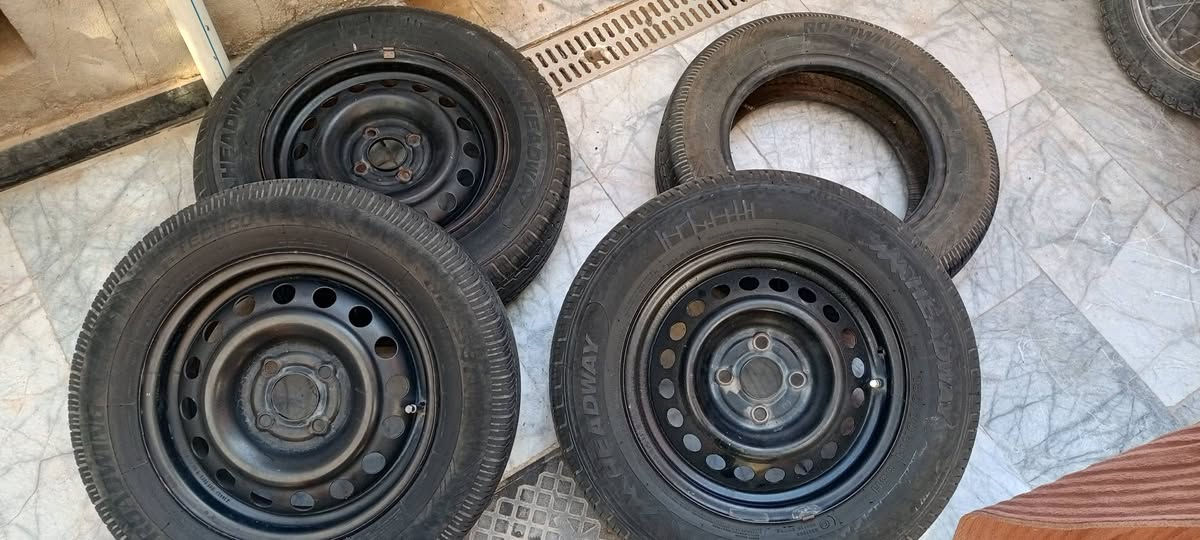 السلام عليكم
تخم تاير واحد بدون ويل مال اكسنت نضاف استعمال قليل  للبيع 
7858250565
