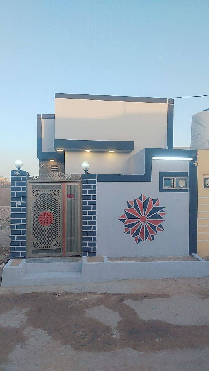 سلام عليكم البيت للبيع مساحه 110متر غرفه وصاله ومطبخ واستقبال وحمام داخلي وخارجي مكشوفه كامل مكمل اساس صب كونكريت سقف صب كونكريت سقوف ثانوي البيت كله سراميك بناء حديث درجه اولى كافت الخدمات ماي كرهباء وموالده سوك مدارس خط كيات شوارع كله تبليط مستوصف قريب الشارع العام العنوان نجف ملحق النداء حي الاحرار عمود 136شارع الصيدليه قريب الشارع العام السعر ٢٩ وبي مجال للتواصل واتساب ***********او اتصال البيت شوف عينك  رجأ بدون مواعيد كاذبه شراي تعال شوفه مداور ثاني يوم قرار محكمه مشمول بل تطويب  ومعاملته كامله
