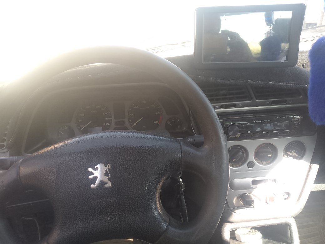 بيجو 
موديل 2001
كير مكينه خير من الله 
تبريد نقص غاز فقط  
صدر امامي خلفي جديد 
باتري جديد 
تخم تاير جديد 
سنويه لل 2027
السياره بسمي رقم انكليزي 
***********
مكان سلمان باك المدائن
السعر 42 بيه مجال قليل
