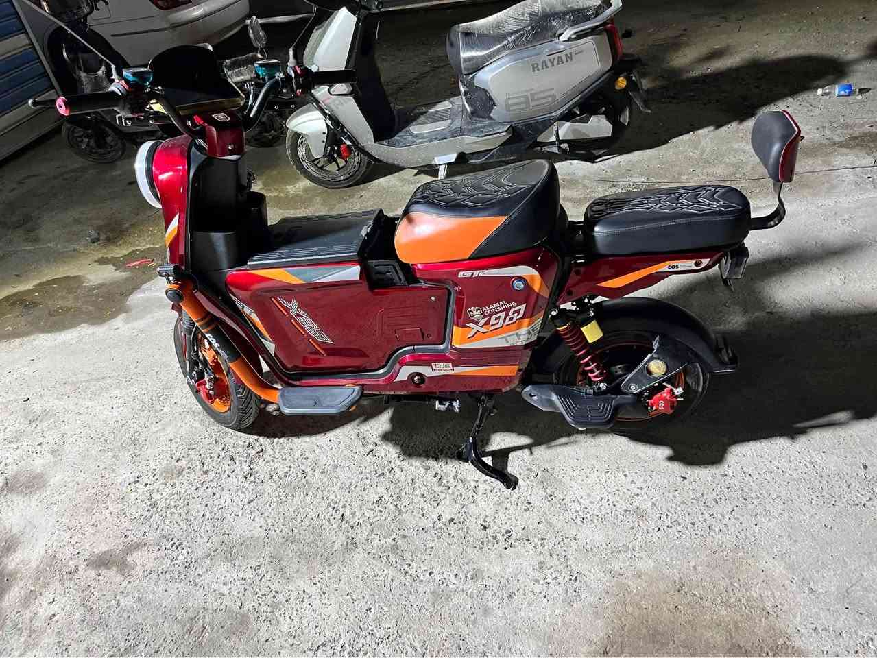 سلام عليكم 
دراجة شحن للبيع 
بطارية ليثيوم كرت سمارت تربطهة عل تلفون تطلعلك نسبة الشحن  عمرهة الافتراضي 5 سنوات 
سرعة 70 
موديل 25 
بصمة + سويج 
تشغيل عن بعد 
مكاني بغداد دورة مهدية الثانية 
استفسار *********** 
السعر 550 بيهة مجال 
بس البطارية صارت علية 350 الف 
تعادل 6 بطاريات بغداد, العراق
