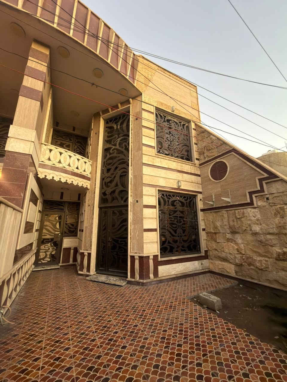 🔹 المساحة: 150 متر
🔹 الواجهة: 6 متر
🔹 يتكون من:
 • 4 غرف نوم
 • صالة
 • مطبخ
 • خدمات صحية

📍الموقع: بغداد – السيدية – مربع الضباط
✨ موقع هادئ ومميز وقريب من الخدمات

شركة أسس للأستثمار العقار :- السيدية - مدخل جامع الصديق 

📞 للاستفسار:
***********
