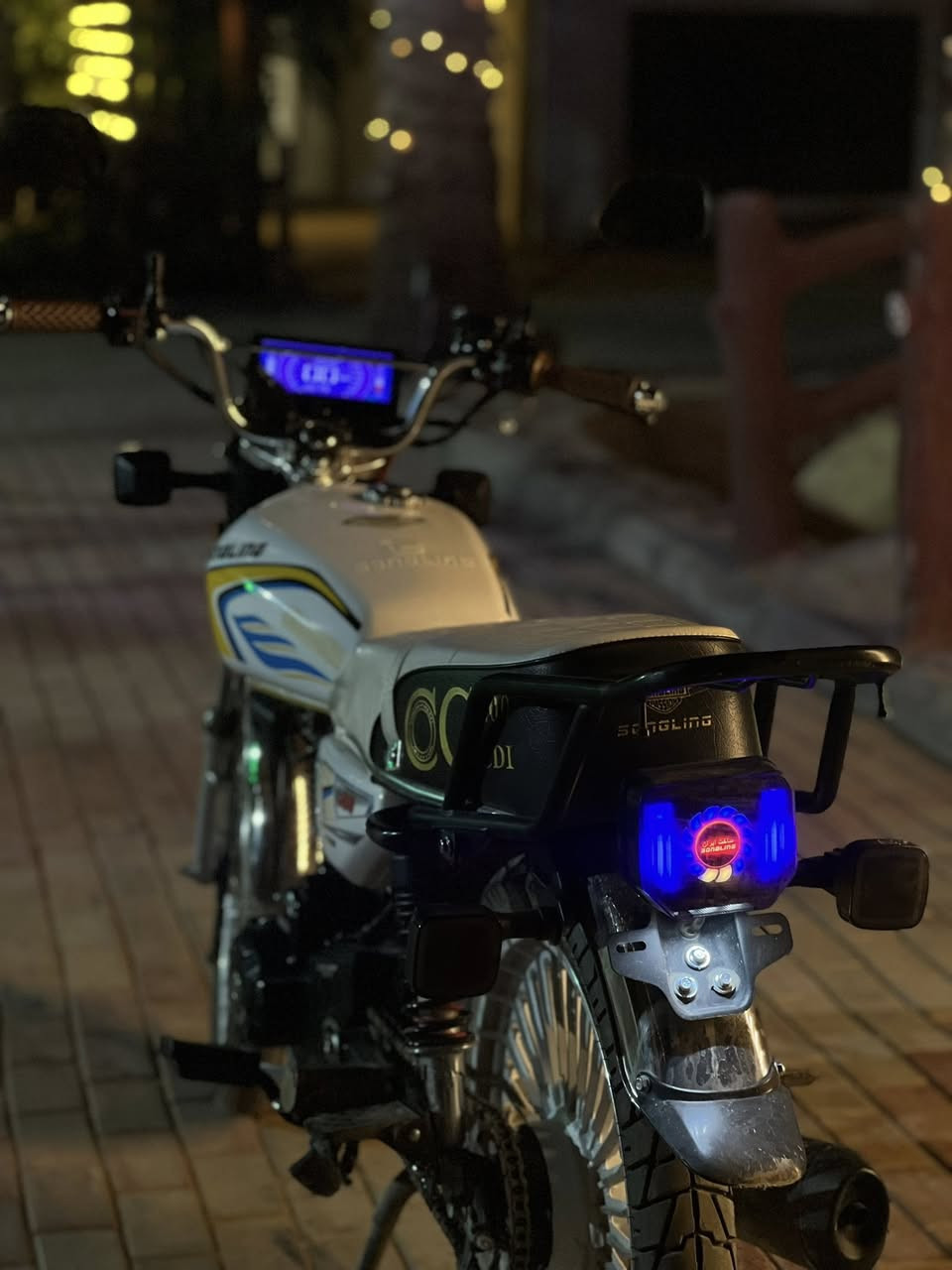 إسلام عليكم للبيع سونك سفانه موديل 2026 مكينه 200cc محرك عملاق كهربائيات كله شغال كل نقص مابيه دبل إشاره أشاير يمنه ويسره  مري بلاديه  شرط تجي وتفحص إذا مفتوح بيها برغي ترجع الدراجه هاذه رقمي *********** عنواني كربلاء قضاء الهنديه السعر 720الف وبيها مجال
