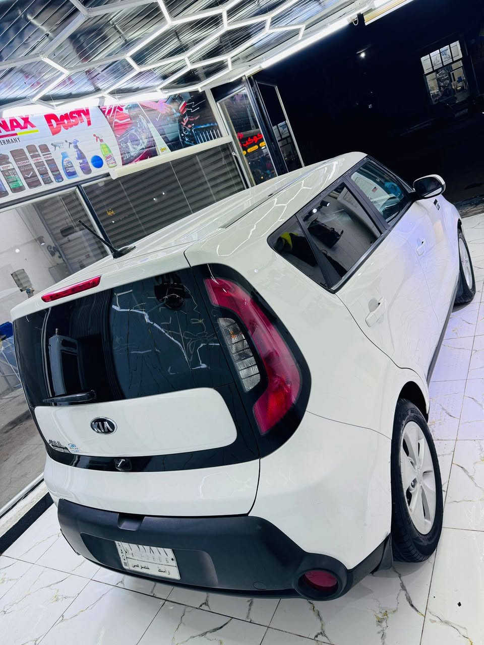 السلام عليكم ورحمة الله وبركاته
 كيا صول موديل 2016 
 السيارة وارد امريكي حادثها موضح بالسونار

مكينة      1600      GDI  كير AT  كفالة من الفتح والتبديل 
حدادية وتبريد وتخم تايرات وباتري ومنظومة المي والبانزين كله جديد السيارة مال جناي كاملة مكملة من كل النواحي 
المواصفات المعروفة ثلاث وضعيات قيادة ونظام اقتصادي للبانزين وتحكمات سترين 
رقم بغداد بأسمي تحويل ثاني يوم

مكان السيارة واسط قضاء النعمانيه
متواجد على الخاص
 رقم الهاتف 
***********
سعر السيارة 107$
